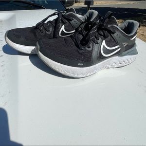 Womens Nike React Sneakers Sz 8.5